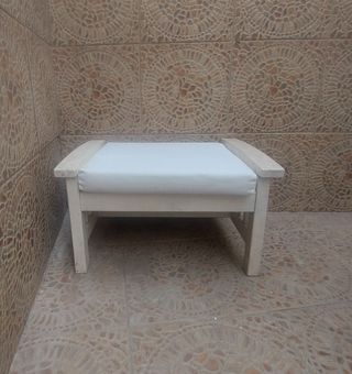 Banco .Taburete. Reposapies. Descalzadora. Madera