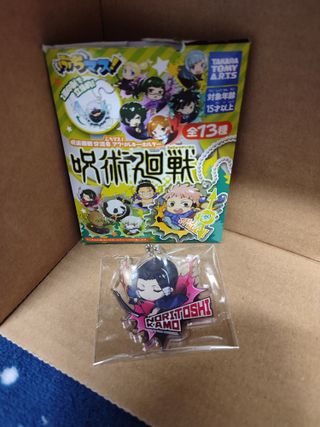 Pack Jujutsu Kaisen dos llaveros+figura