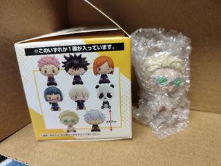 Pack Jujutsu Kaisen dos llaveros+figura