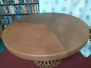 Mesa de cuero redonda 