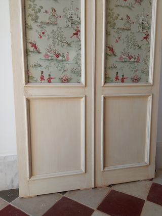 Puertas de madera con cortinas