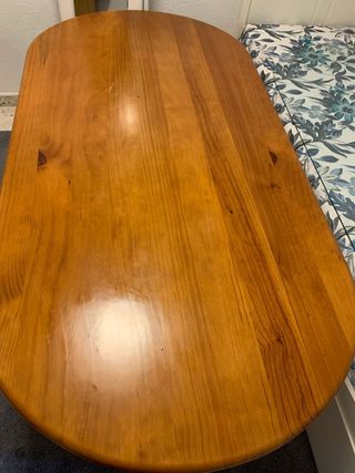 Mesa provenzal y sillas