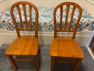 Mesa provenzal y sillas