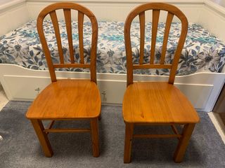 Mesa provenzal y sillas