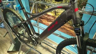 Bicicleta eléctrica BH ATOM 29