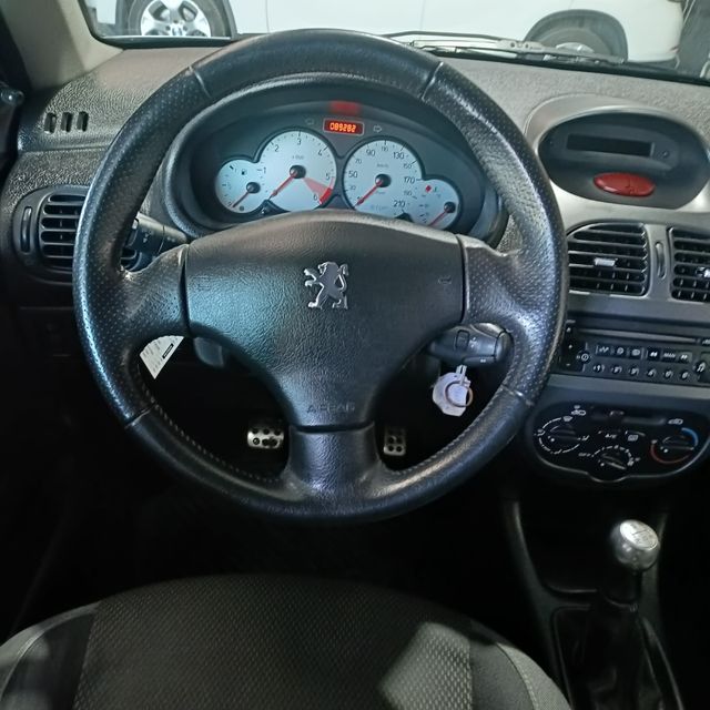 Peugeot 206 1.4 Hdi 70Cv. Con sólo 89.000 kms.
