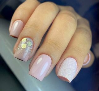 MANICURISTA A DOMICILIO.