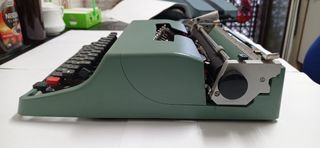 Maquina de escribir OLIVETTI LETTERA
