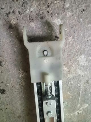 Guia de puerta de garaje elevadiza..