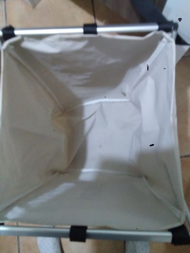 Contenedor ropa sucia