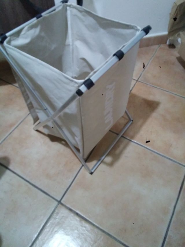 Contenedor ropa sucia