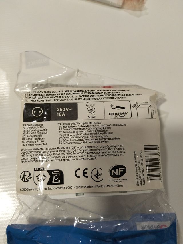 Enchufe de superficie