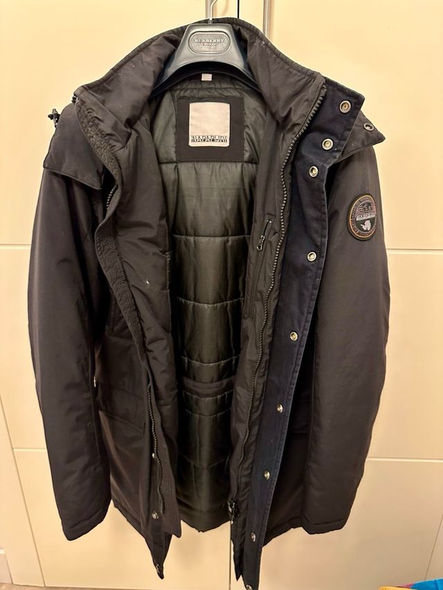 ABRIGO NAPAPIJRI NEGRO