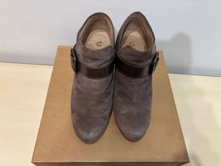 Botines UNISA tacón. Nº 38. color gris 