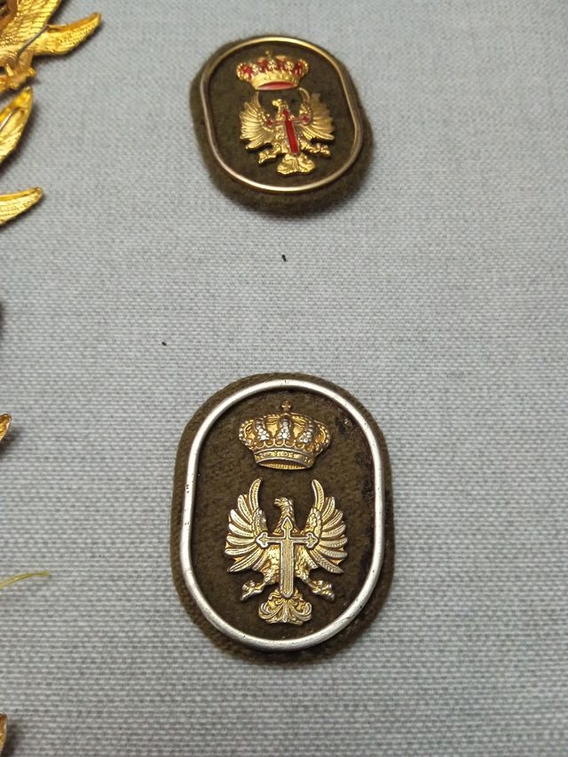 Lote insignias boinas y pins