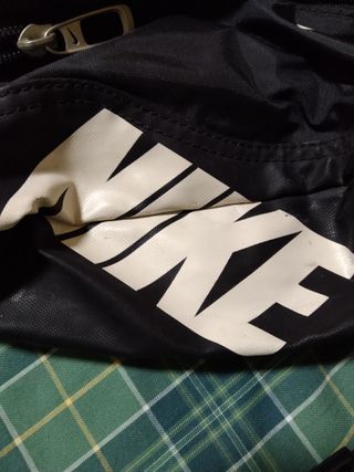 Riñonera negra Nike
