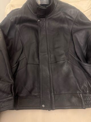 Cazadora negra de cuero auténtico