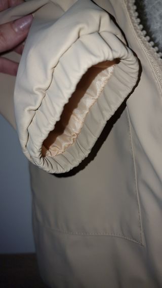 Impermeável de menina