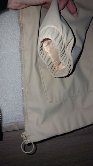 Impermeável de menina