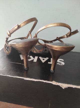 SANDALIAS METALIZADAS TACÓN