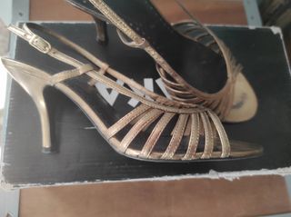 SANDALIAS METALIZADAS TACÓN