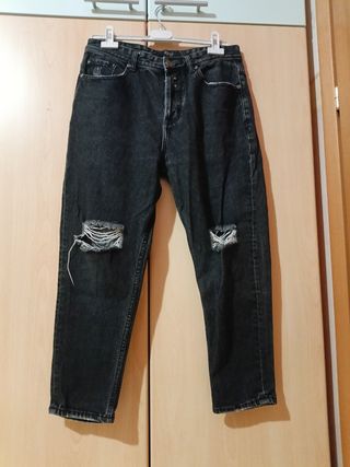 Jeans Carrot fit uomo neri strappati