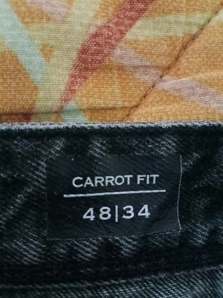 Jeans Carrot fit uomo neri strappati
