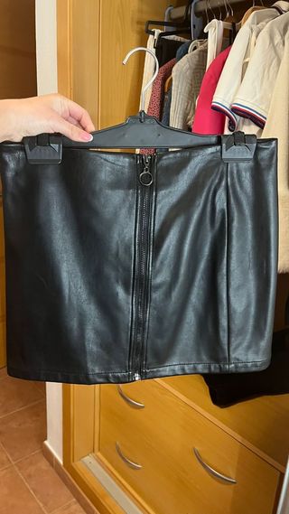 Falda ajustada de cuero talla M