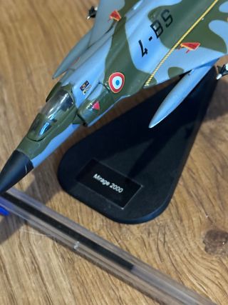 Maqueta avion miniatura Mirage 2000 Frances