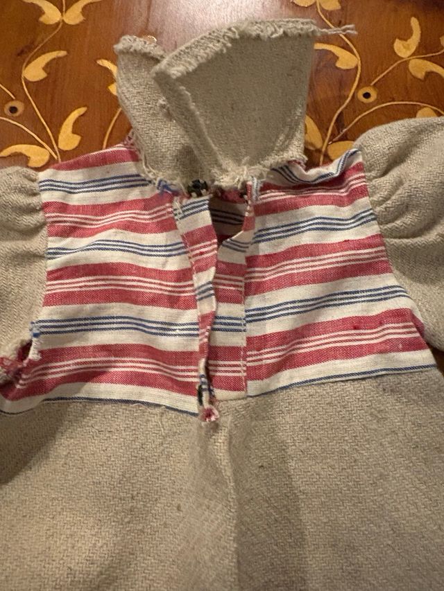 Ropa muñeca o muñeco antiguo