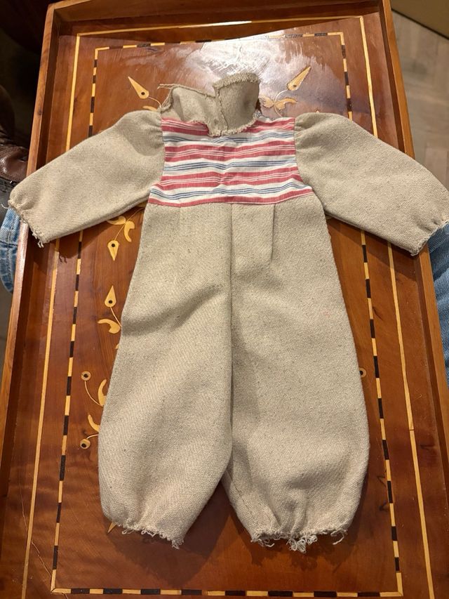 Ropa muñeca o muñeco antiguo