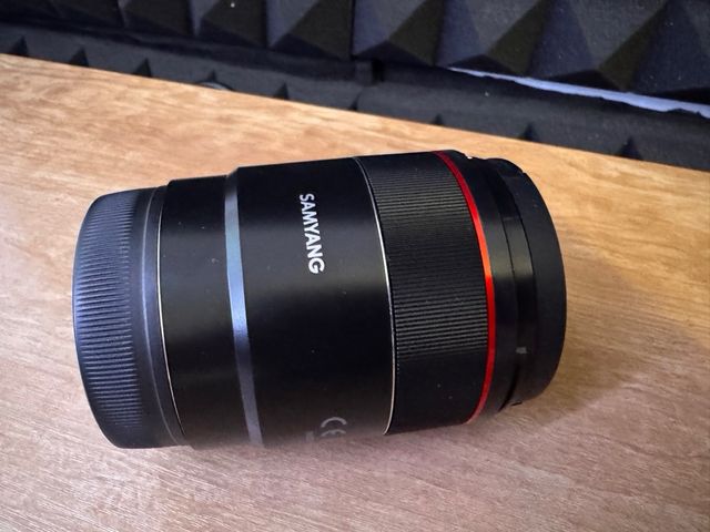 Objetivo Samyang AF 75 mm F1.8