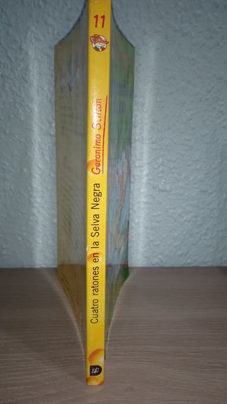 Cuatro Ratones En La Selva Negra/ Four Mice in the Deep Jungle (Geronimo Stilton) (Spanish Edition)
