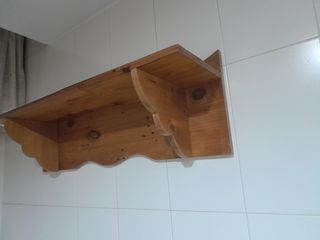 Estanterías de pino artesanales.