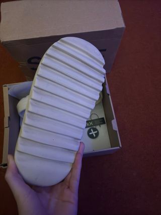 Yeezy Slide beige