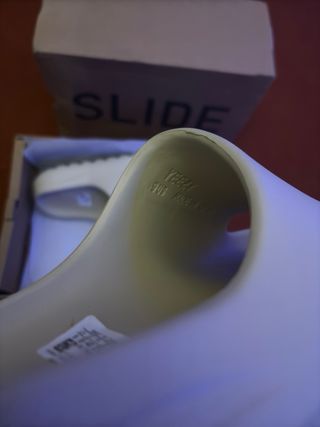 Yeezy Slide beige