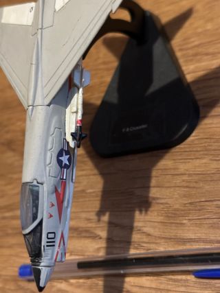 Maqueta avion miniatura F-8 crusader