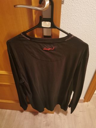 CAMISETA MANGA LARGA DESIGUAL