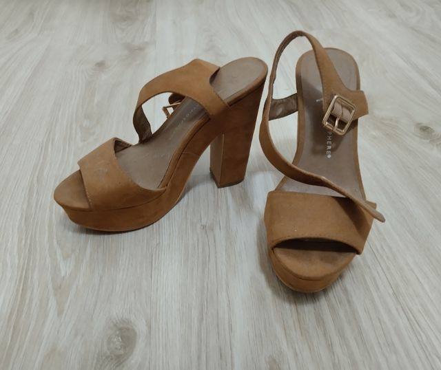 Tacones plataformas marrones de Primark