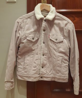 Cazadora levis