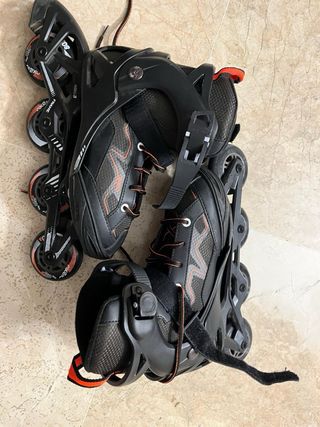 Pack de patines con protecciones muy buen estado.