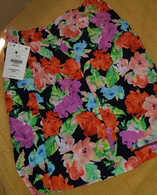 Falda de flores Bershka