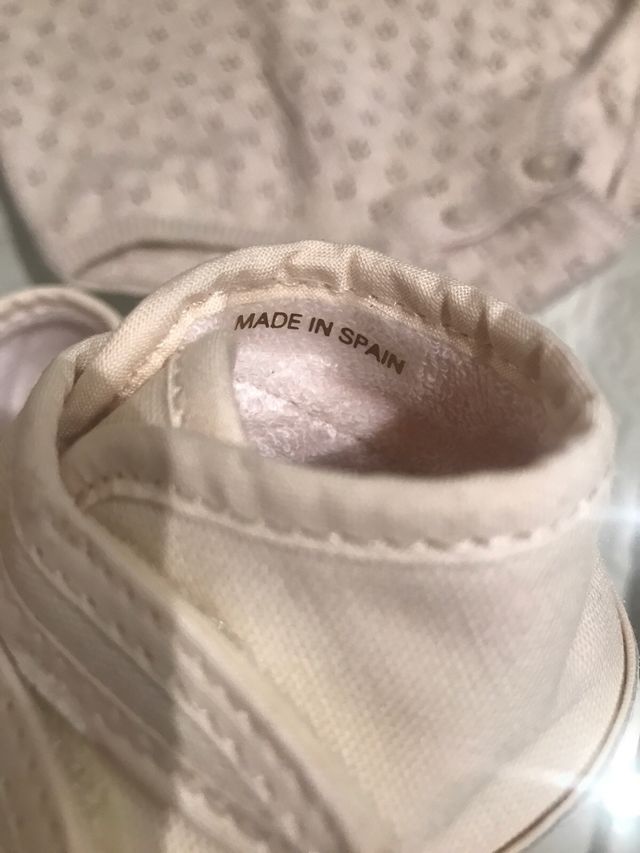 Zapatillas altas bebe talla 17 Nuevo sin usar