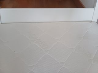 Cama Tipi Montessori, colchón y almohada.