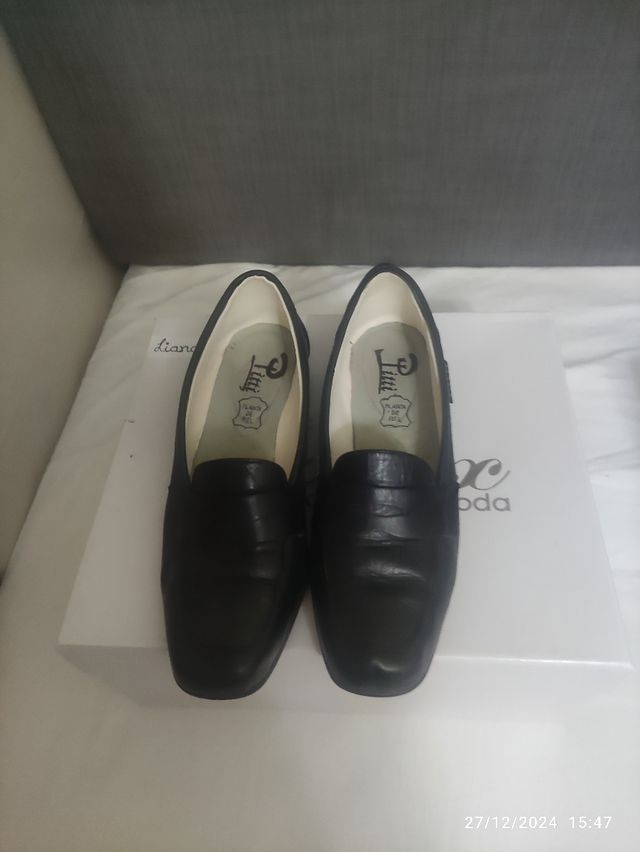 Zapato de piel para señora.
