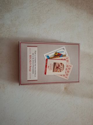 VENDO BARAJA DE CARTAS CON 41 CARTAS CON 2 FUNDAS