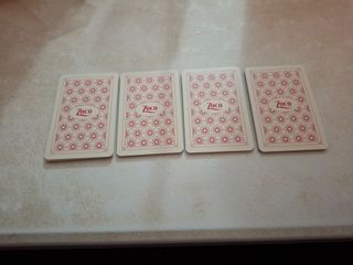 VENDO BARAJA DE CARTAS CON 41 CARTAS CON 2 FUNDAS
