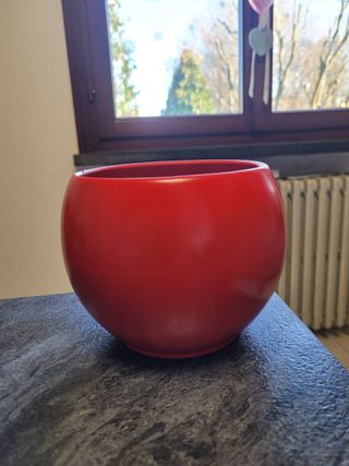 Vaso di ceramica rosso