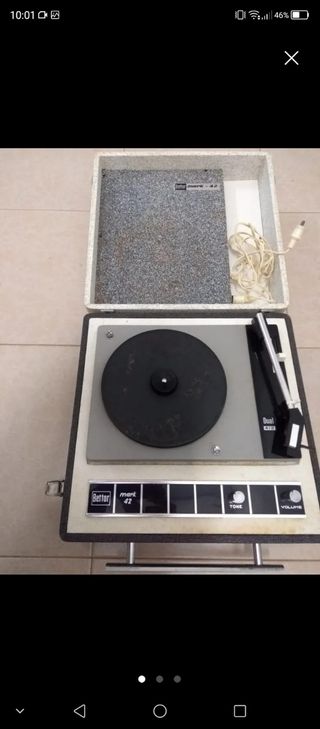 Tocadiscos portátil antiguo