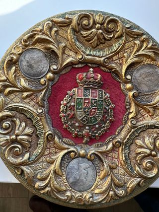 Antiguos platos Alfonsinos con escudo de España